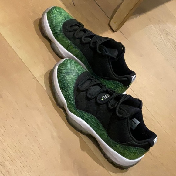 Great Condition Jordan 11 Green Snakeskin - Picture 2 of 4